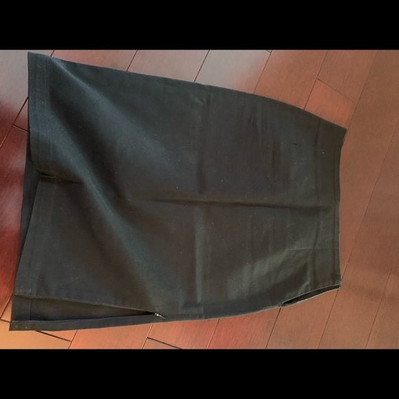 Black skirt from Roots - Picture 4 of 4
